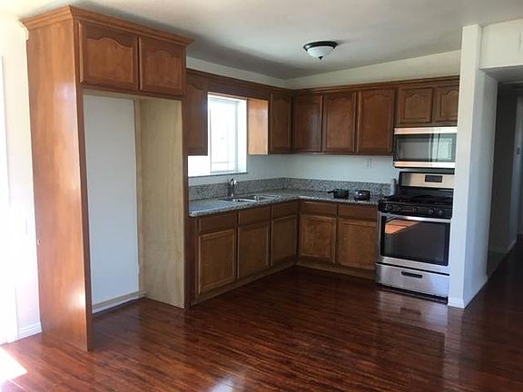2nd image of 1105 Nassau Dr