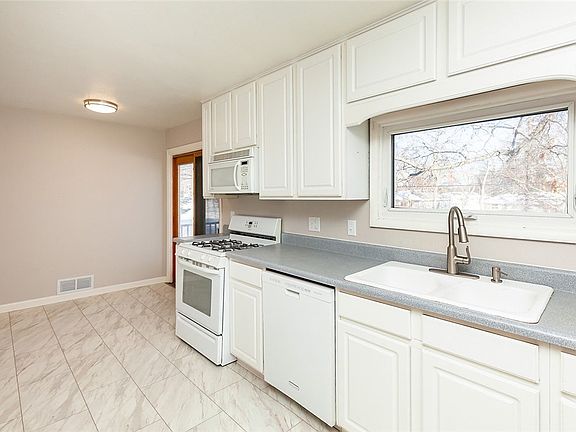 2nd image of 1427 18th St
