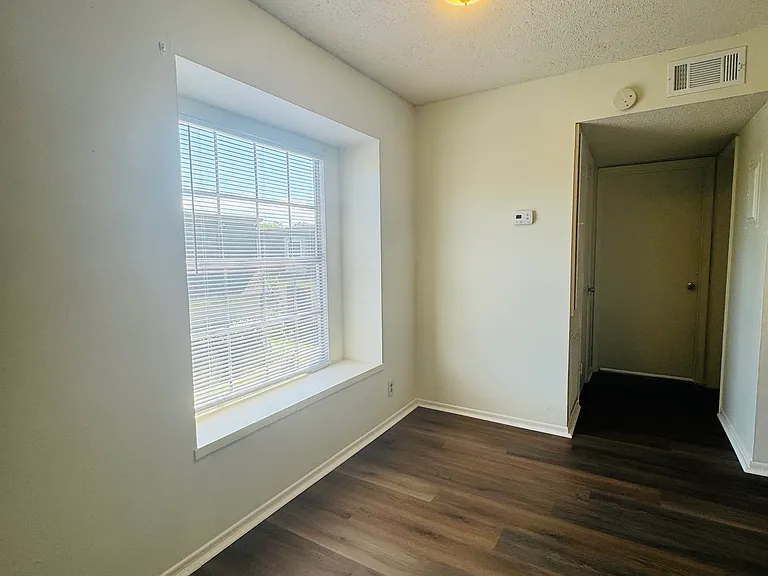 2901 Helena Ave — Photo 6