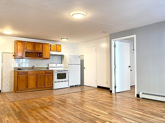 1st image of 114 Manhattan Ave APT 3