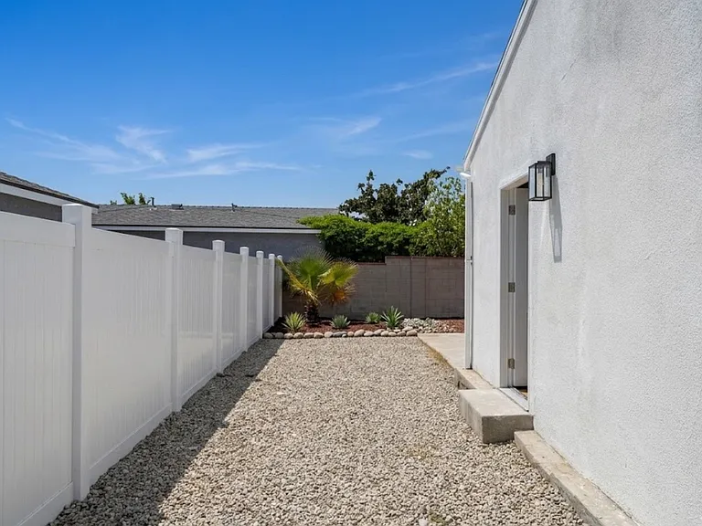 7535 Elmer Ave — Photo 10