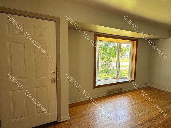 5th image of 709 Westcombe Ave