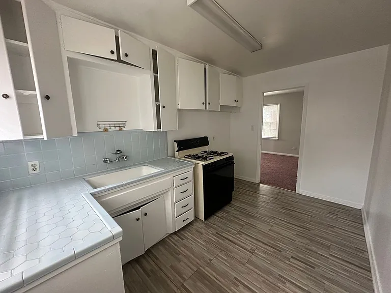 521 E Harmon Dr — Photo 19
