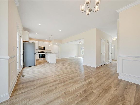 2nd image of 201 Winnbrook St