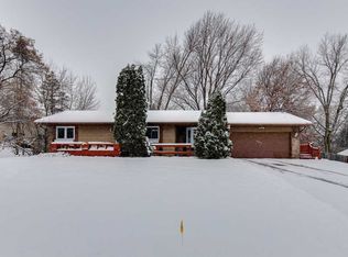 2071 Arcade St N, Maplewood, MN 55109