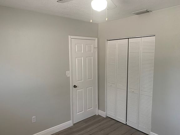 3rd image of 709 Sunset Dr