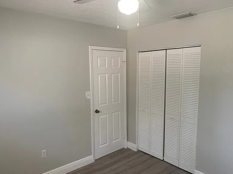 709 Sunset Dr — Photo 3