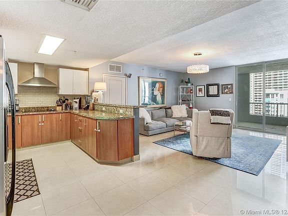 3rd image of 170 SE 14th St APT 2508