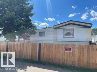 1121 Lakeland Village Blvd, Strathcona County, AB T8H1J7
