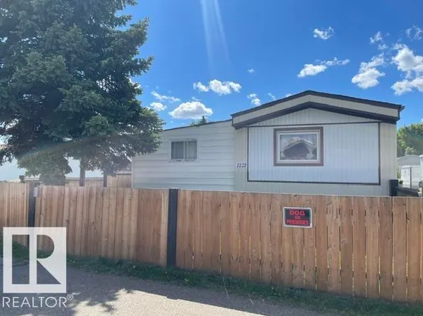 1121 Lakeland Village Blvd, Strathcona County, AB T8H 1J7
