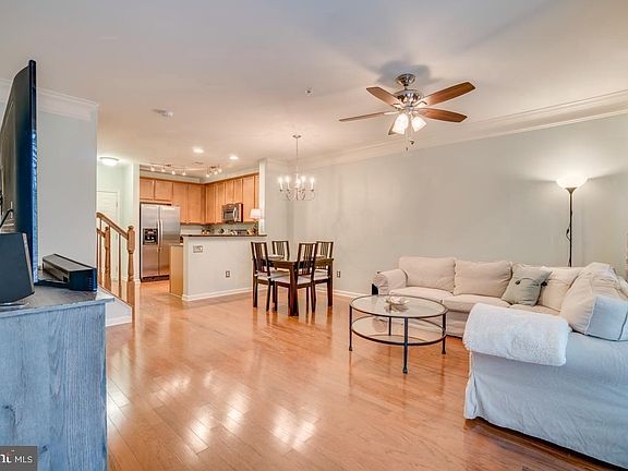 2nd image of 2291 Kew Gardens Dr