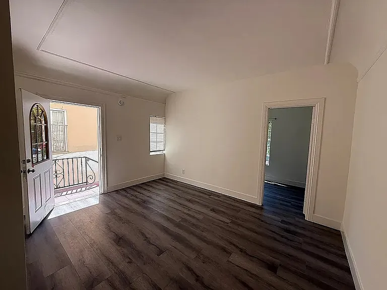 5527 Barton Ave — Photo 2