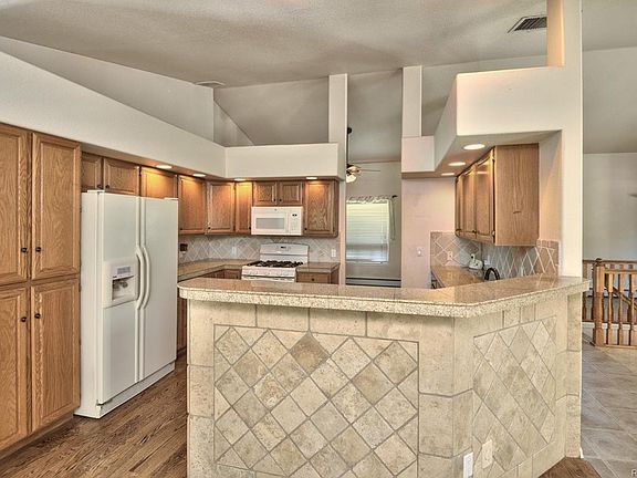 4th image of 2198 E Canyon Ct