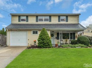 16 Calvin Ct, Old Bridge, NJ 08857