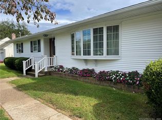 9 Porter St, Quaker Hill, CT 06375