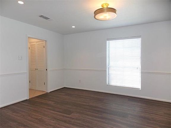 3rd image of 5662 Longwood St