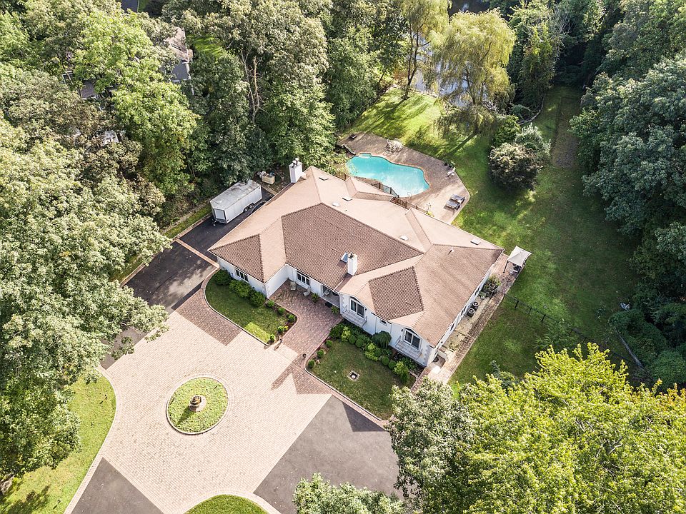 1st image of 83 Park Ln