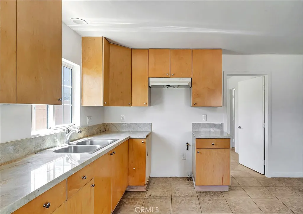 Building Photo - 6827 Simpson Ave #1
