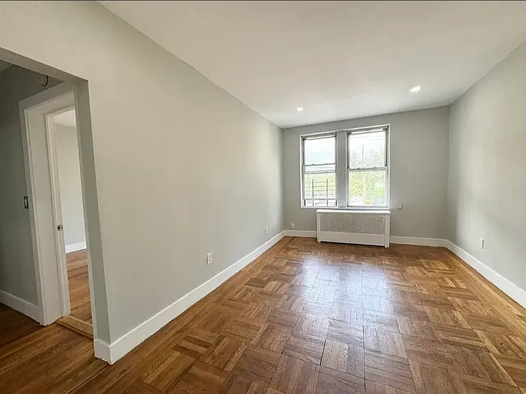 4499 Henry Hudson Pkwy W #5E — Photo 3