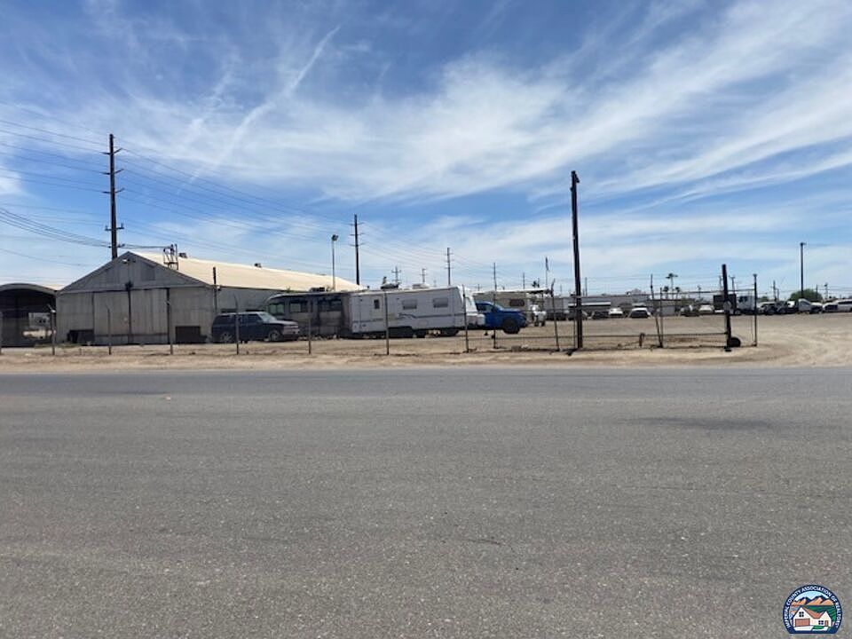 2nd image of 493 E Commercial Ave