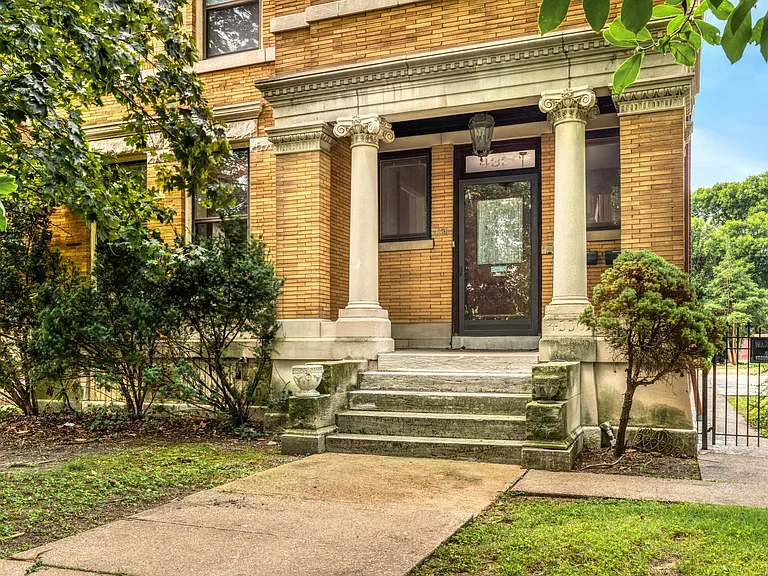 4330 W Pine Blvd — Photo 52