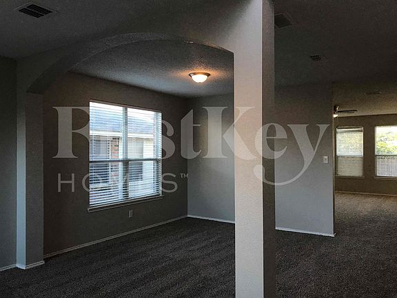 3rd image of 429 W Clover Park Dr
