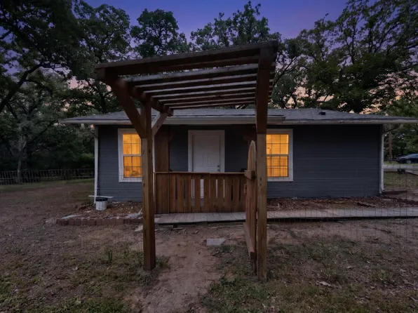 5011 Briar Patch Ln, Burleson, TX 76028