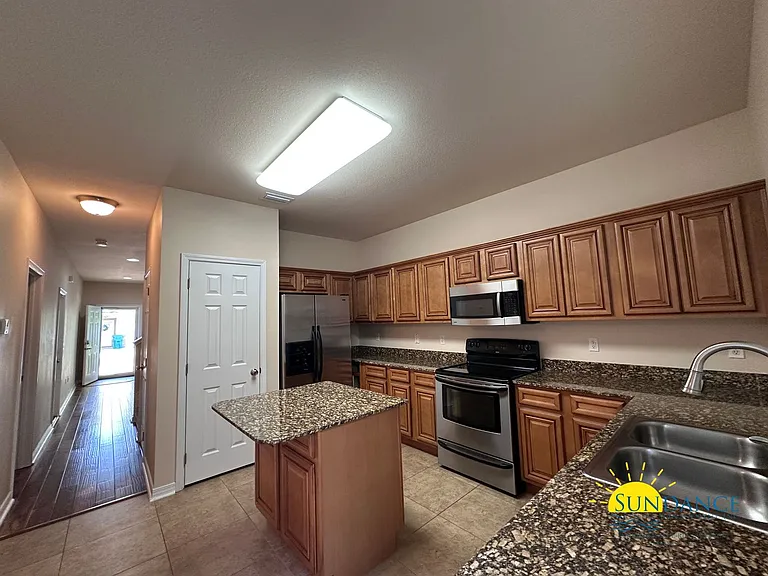 1494 Bentley Cir — Photo 4