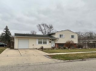 157 W Jeffery Ave, Wheeling, IL 60090