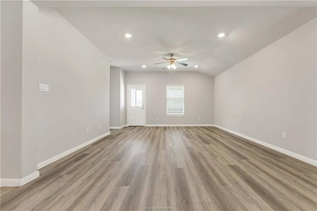 4 bed, 1787 sqft, $2,100 — Photo 4