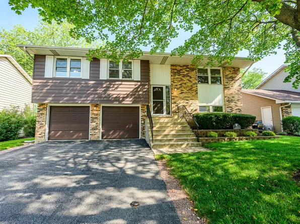 428 Fernwood Dr, Westmont, IL 60559