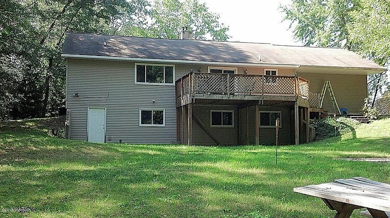 2nd image of 1920 Woodrun Dr SE