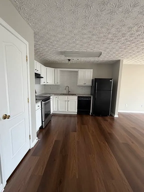 3 bed, 2.5 bath, 1536 sqft, $2,100 — Photo 3