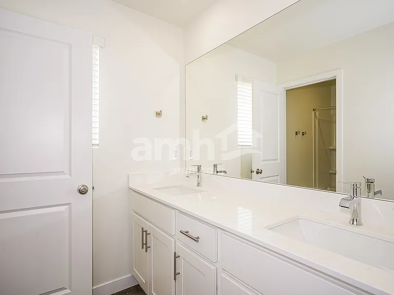 1432 W Mahogany St — Photo 11