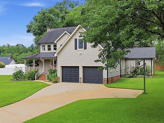 3rd image of 104 Hidden Creek Dr