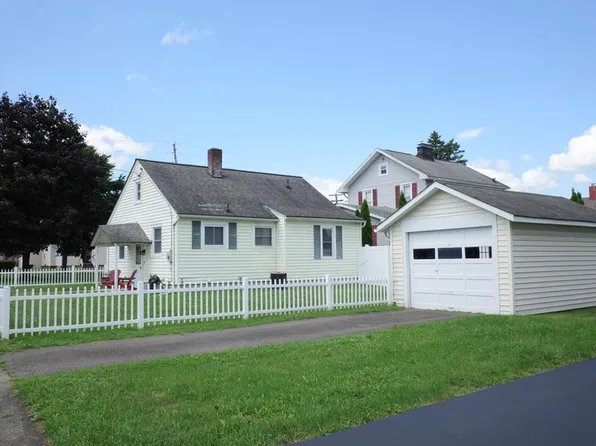 1076 Davis St, Elmira, NY 14901