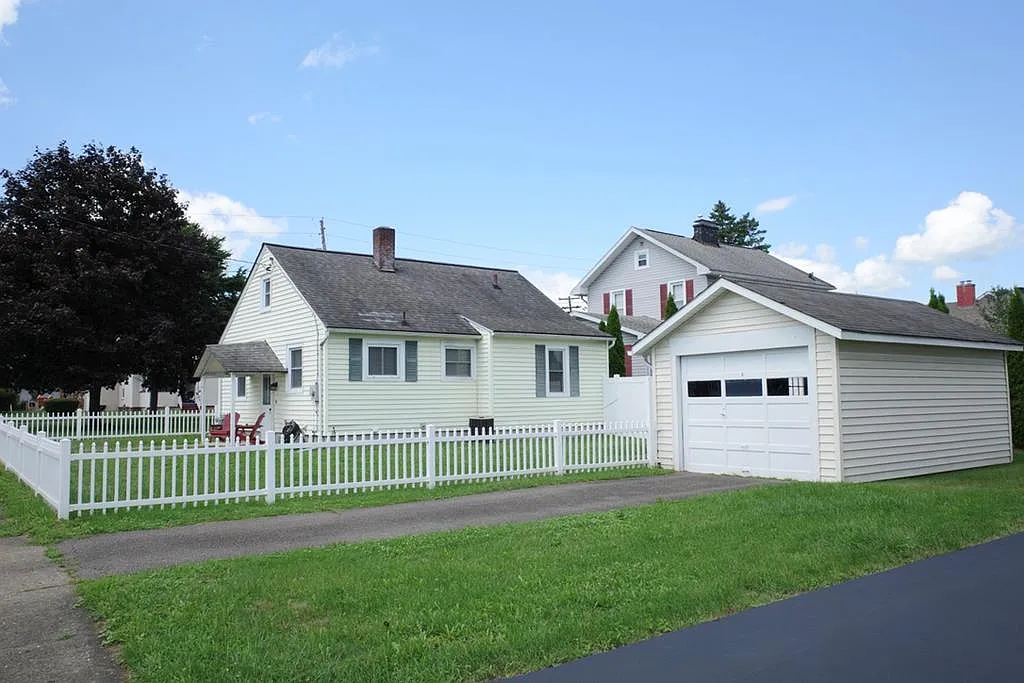 1076 Davis St photo 1