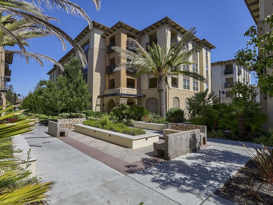 1st image of 1089 Dewberry Pl Unit 401