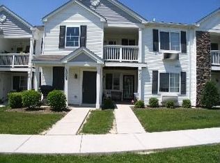 1529 Silverstone Dr, Carpentersville, IL 60110