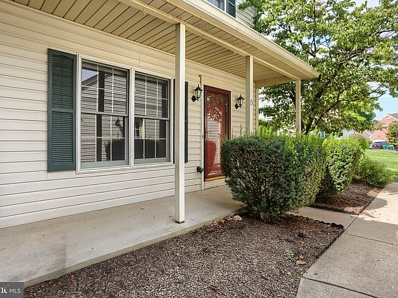 3rd image of 2063D Raleigh Rd