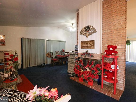 5th image of 37 Pinewood Ln