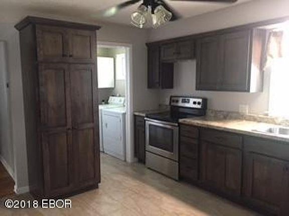 3rd image of 908 Circle Dr