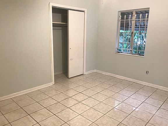 5th image of 3815 W San Miguel St