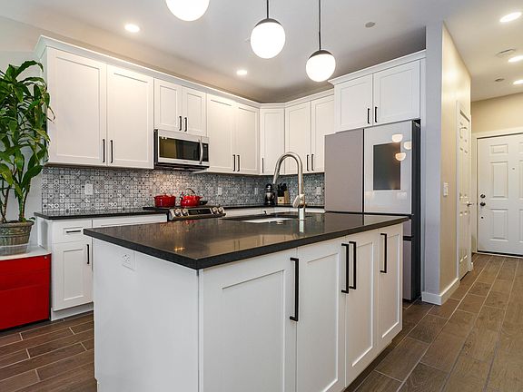 4th image of 53 Buttles Ave