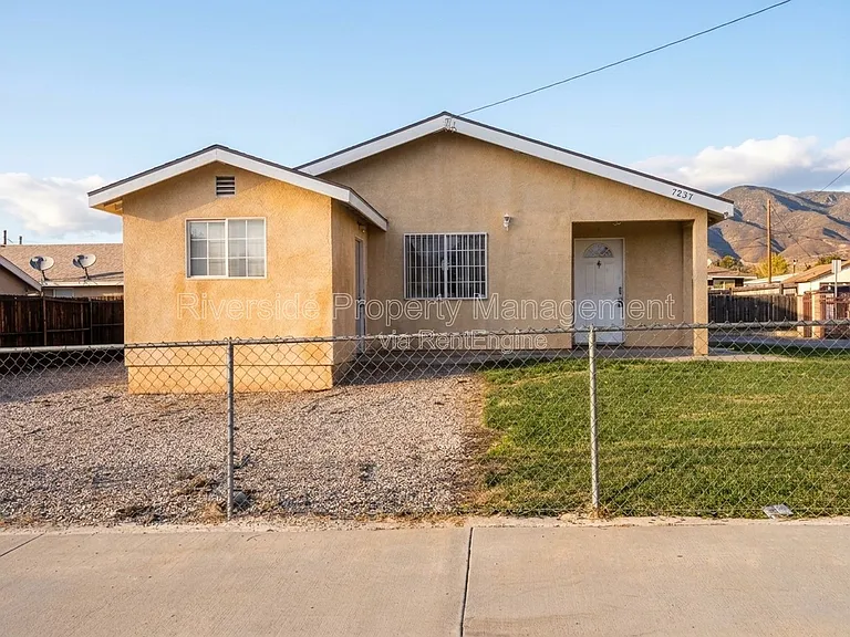 7257 Wakefield Ct — Photo 3