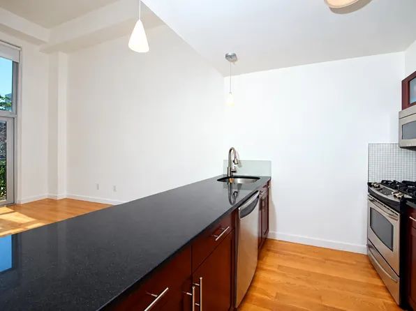 75 Kingsland Avenue image 1 of 7