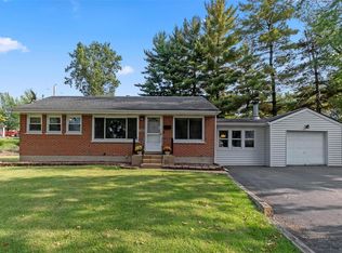 1040 Saint Brendan Ln, Florissant, MO 63031