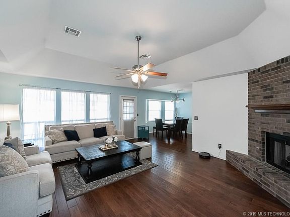 4th image of 4702 S 195 East Ave