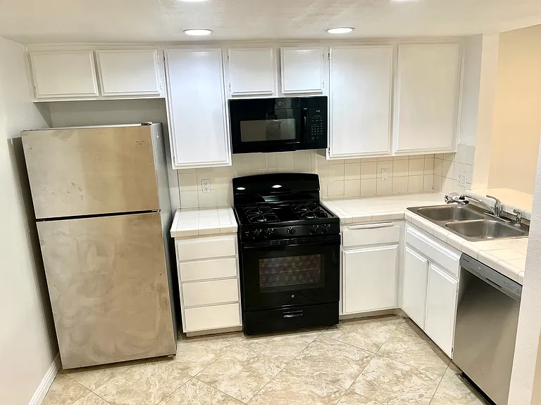 600 W 3rd St #B216 — Photo 11