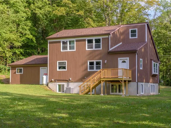 141 Engles Rd, Oswego, NY 13126